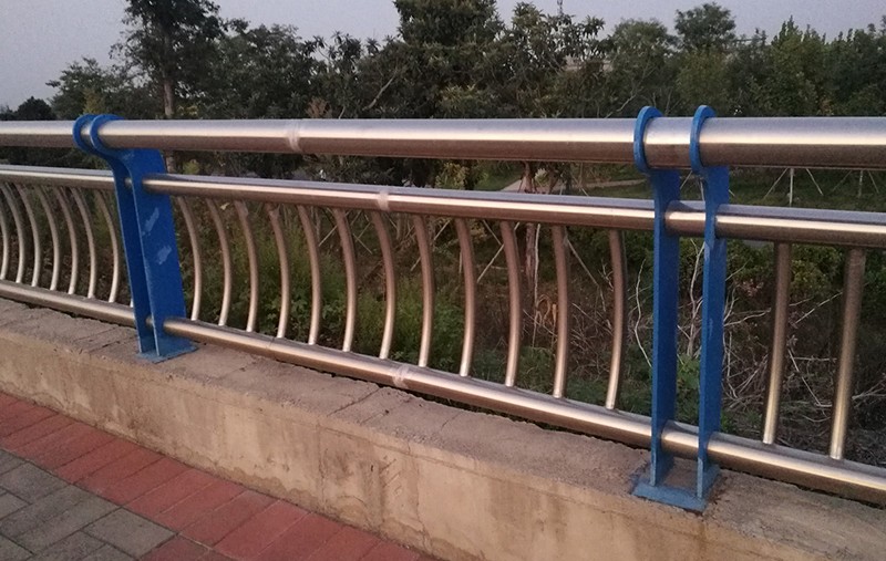 道路護欄