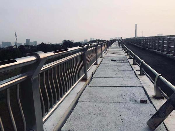 不銹鋼復合管不同狀態下擠壓效果性強