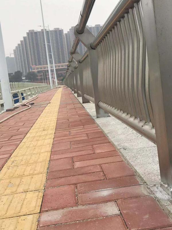 不銹鋼復合管護欄沖擊性應用標準